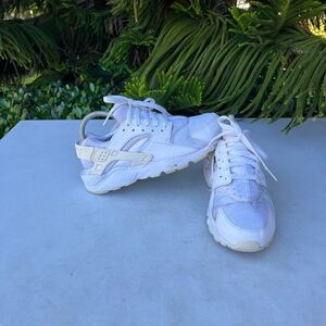 Nike Huarache Running Shoes (Womens Size: 8.5) (Youth Boys Size: 7Y)